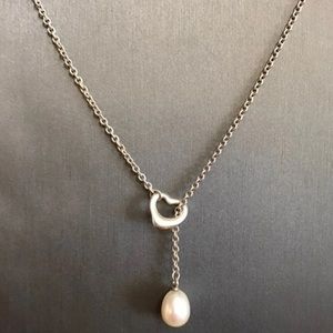 Tiffany silver heart and pearl neckless.